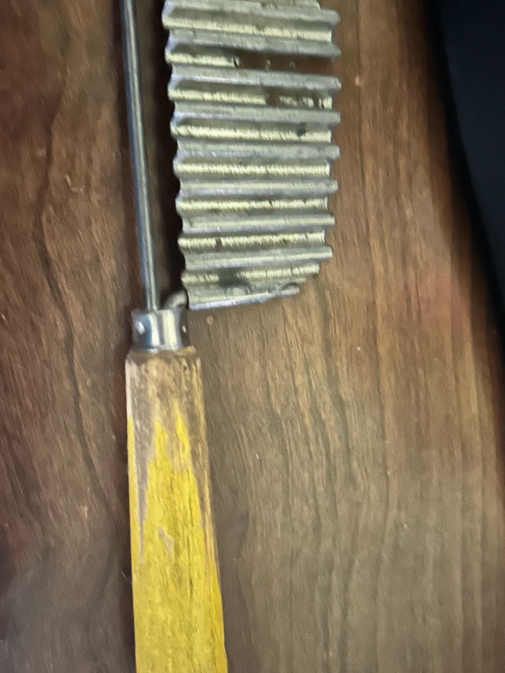 Vintage Yellow Wooden-Handle Crinkle Cutter - Home Kitchen